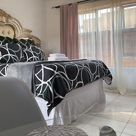 Kwasihle Guesthouse Soweto Exteriér fotografie
